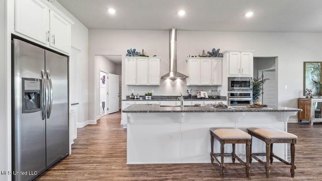 6637 Palm Pointe Drive, Ocean Springs, MS 39564