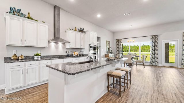 6637 Palm Pointe Drive, Ocean Springs, MS 39564