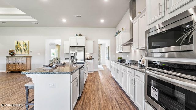 6637 Palm Pointe Drive, Ocean Springs, MS 39564