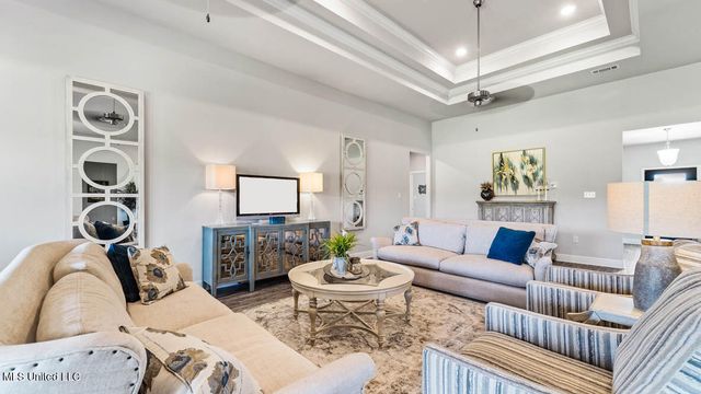 6637 Palm Pointe Drive, Ocean Springs, MS 39564