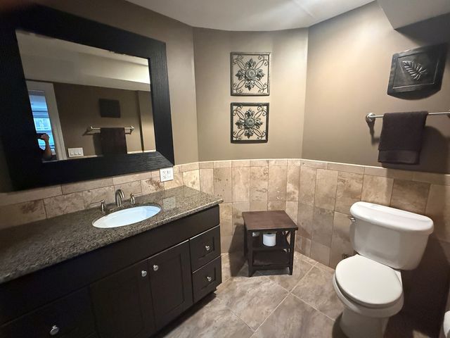 6833 N Concord Lane, Niles, IL 60714