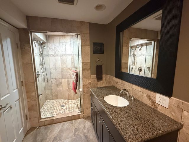 6833 N Concord Lane, Niles, IL 60714