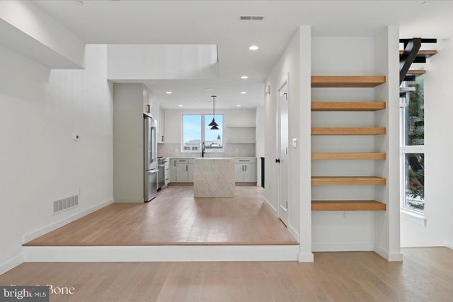 612 N BRENNA WALK, Philadelphia, PA 19123