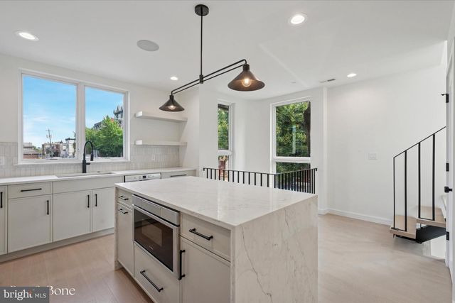 612 N BRENNA WALK, Philadelphia, PA 19123