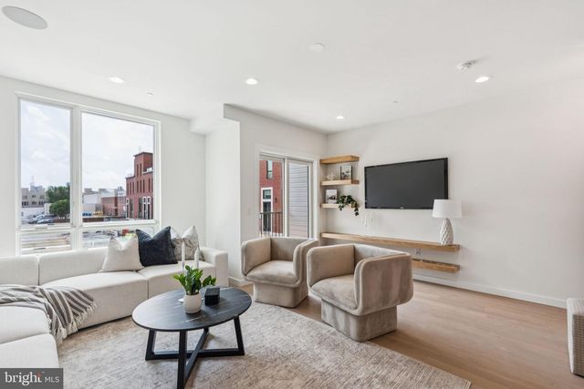 612 N BRENNA WALK, Philadelphia, PA 19123