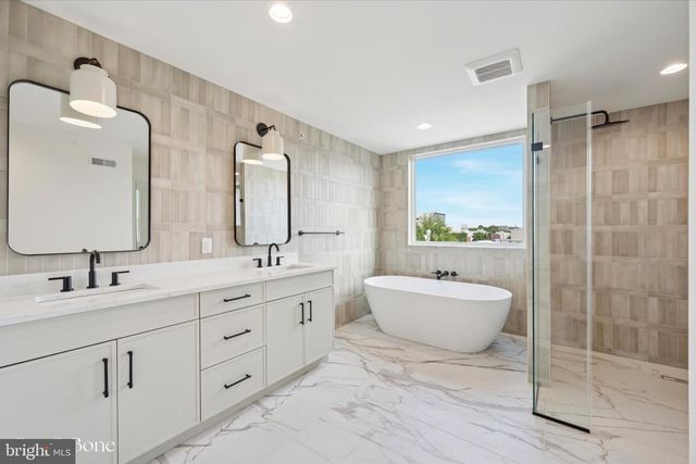 612 N BRENNA WALK, Philadelphia, PA 19123