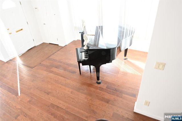 420 Broad Avenue, Englewood, NJ 07631