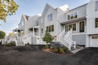 15-17 Jewett Pl 1, Newton, MA 02458