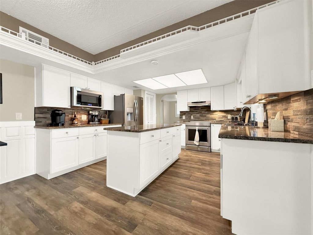Image 16 of property listing at 301 QUAY ASSISI, New Smyrna Beach, FL 32169