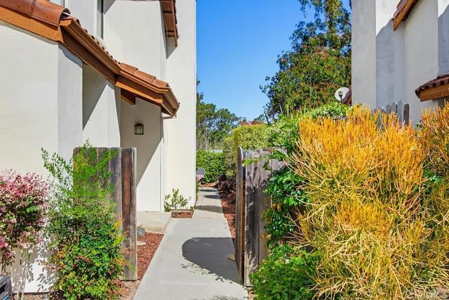 2020 Coolngreen Lane, Encinitas, CA 92024