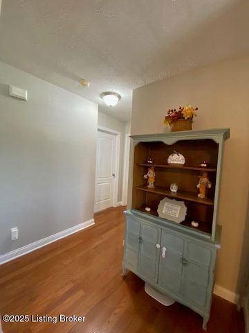 105 Springhill Dr, Bardstown, KY 40004