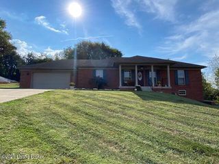 105 Springhill Dr, Bardstown, KY 40004
