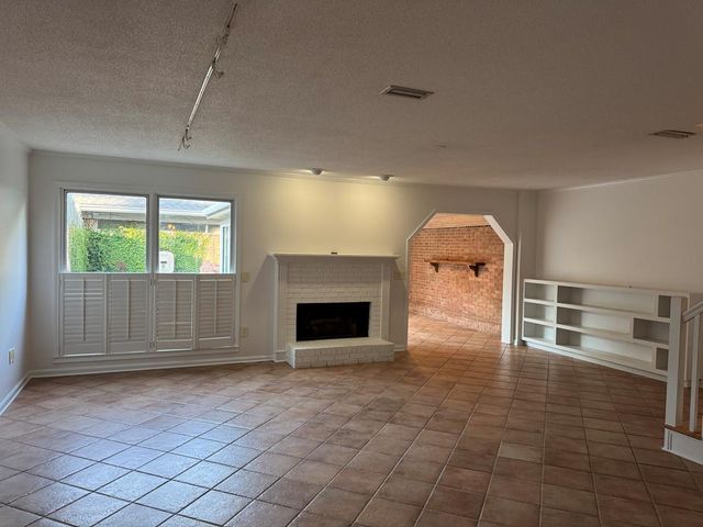 1106 N Pontiac Ave, Dothan, AL 36303