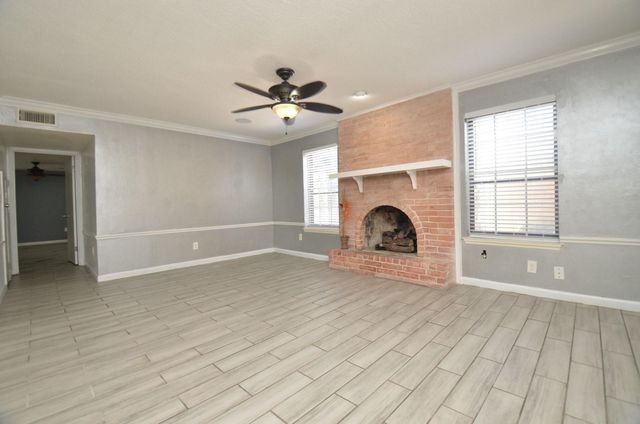2711 Williamsburg Drive, Dickinson, TX 77539