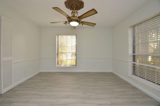 2711 Williamsburg Drive, Dickinson, TX 77539