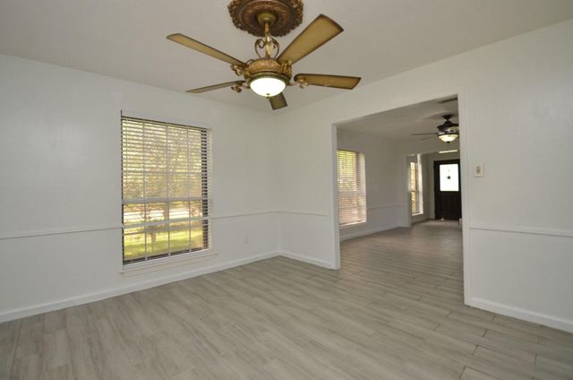 2711 Williamsburg Drive, Dickinson, TX 77539