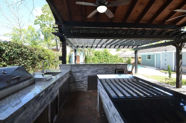 2711 Williamsburg Drive, Dickinson, TX 77539
