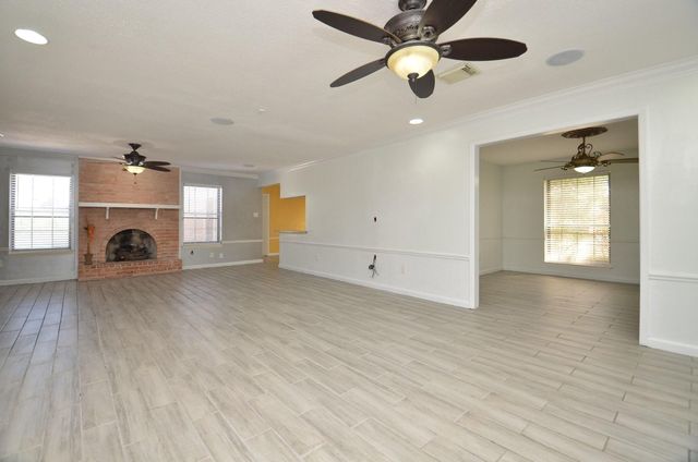 2711 Williamsburg Drive, Dickinson, TX 77539