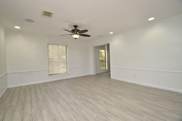 2711 Williamsburg Drive, Dickinson, TX 77539