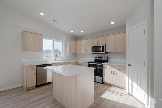 3451 E Red Maple Ct, Nampa, ID 83686