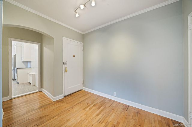 1 Town House Place 3H, Great Neck, NY 11021