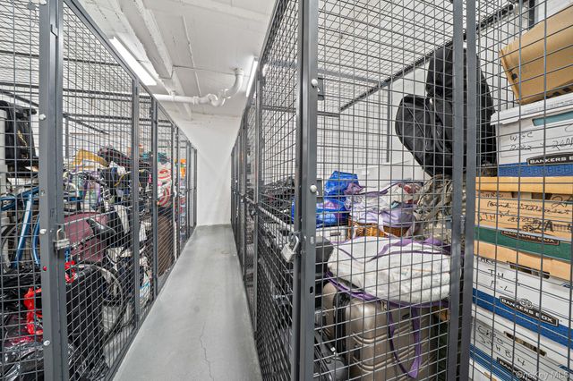 1 Town House Place 3H, Great Neck, NY 11021