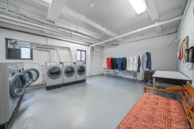 1 Town House Place 3H, Great Neck, NY 11021