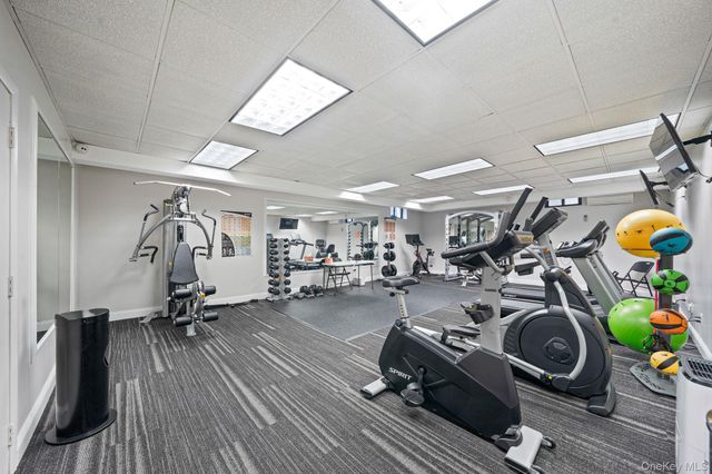 1 Town House Place 3H, Great Neck, NY 11021