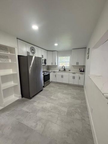 5630 Belarbor Street, Houston, TX 77033
