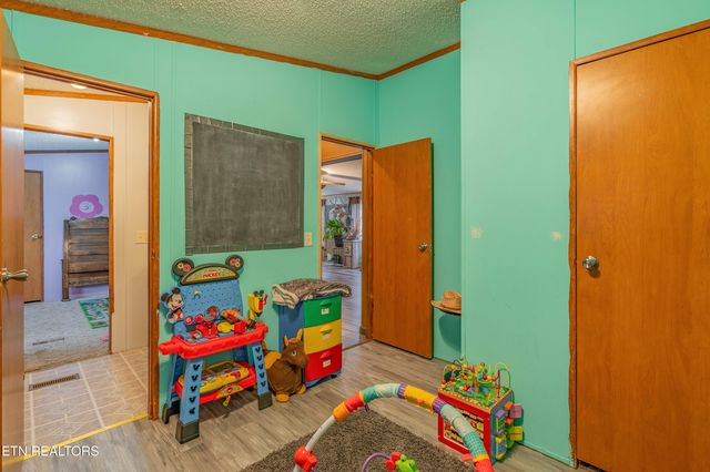 1725 Genesis Rd, Lancing, TN 37770