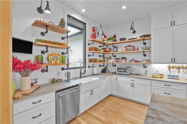 1425 S Harper Street, Laurens, SC 29360