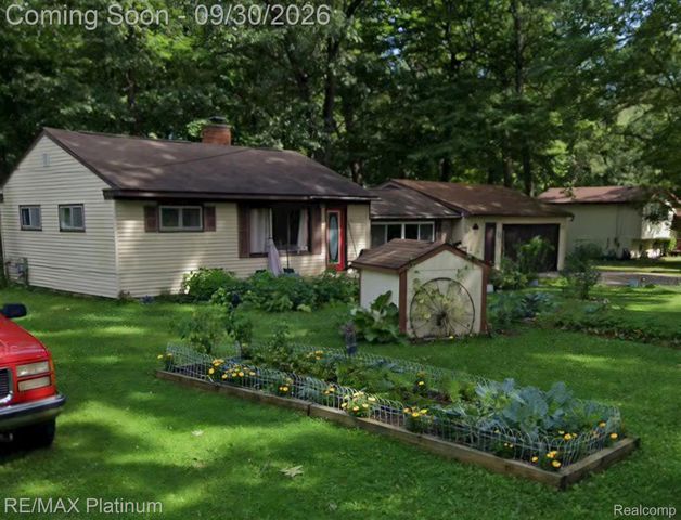 4770 Woodside, Highland Charter Township, MI 48356