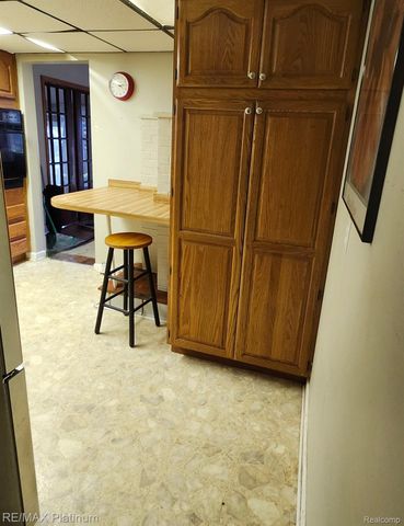 4770 Woodside, Highland Charter Township, MI 48356