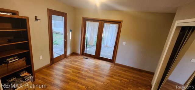4770 Woodside, Highland Charter Township, MI 48356