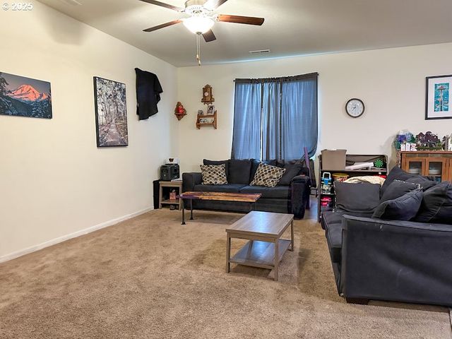 1424 W 11TH St, La Center, WA 98629