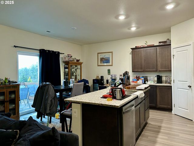 1424 W 11TH St, La Center, WA 98629