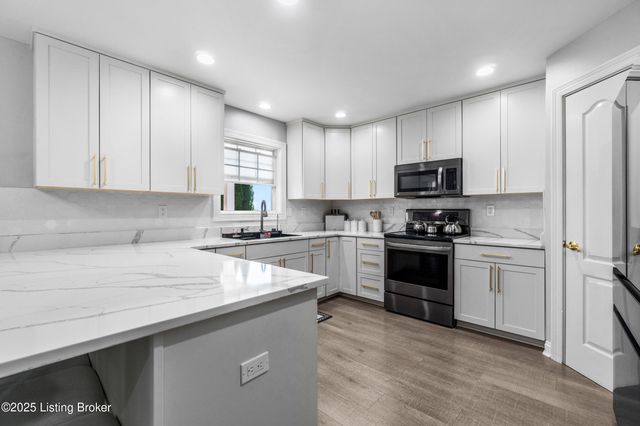 3107 Shady Springs Dr, Louisville, KY 40299