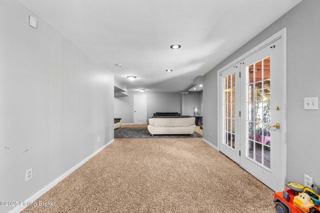 3107 Shady Springs Dr, Louisville, KY 40299