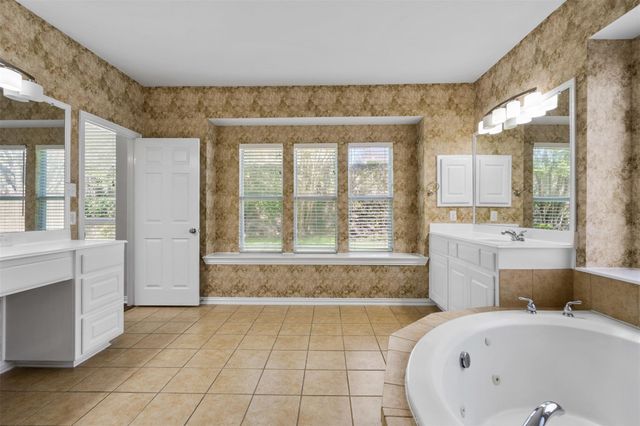 8036 Ocean Drive, Fort Worth, TX 76123