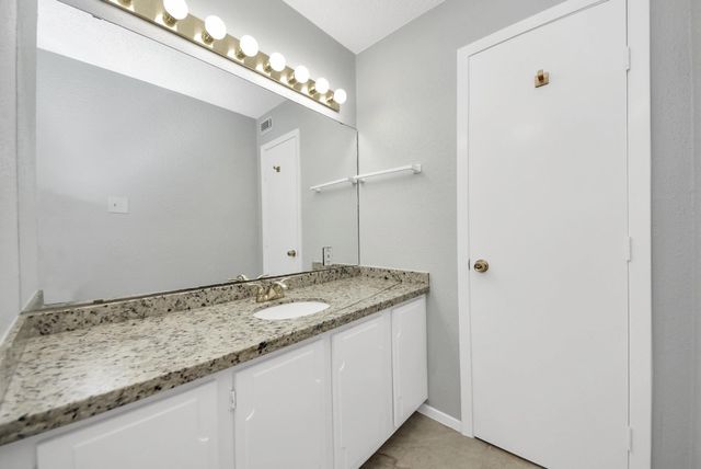 6306 S Rice Avenue, Bellaire, TX 77401