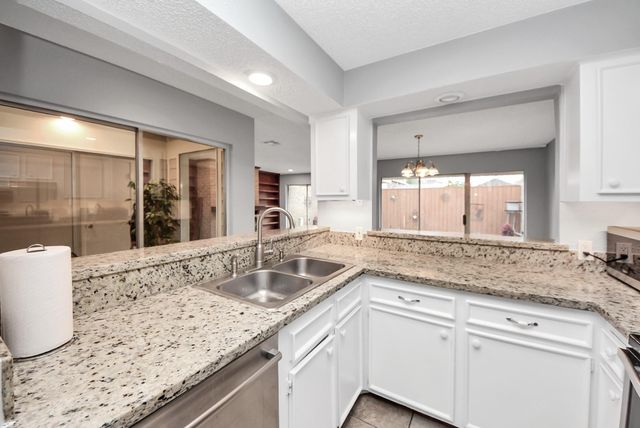 6306 S Rice Avenue, Bellaire, TX 77401