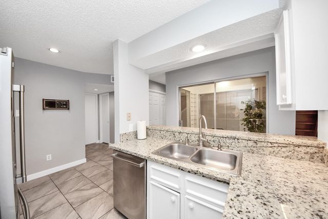 6306 S Rice Avenue, Bellaire, TX 77401