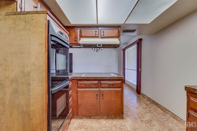 2101 S Julian Avenue, Bakersfield, CA 93304
