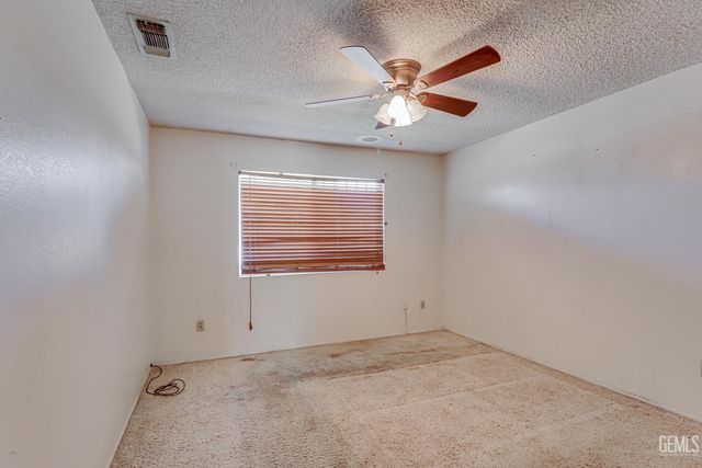 2101 S Julian Avenue, Bakersfield, CA 93304