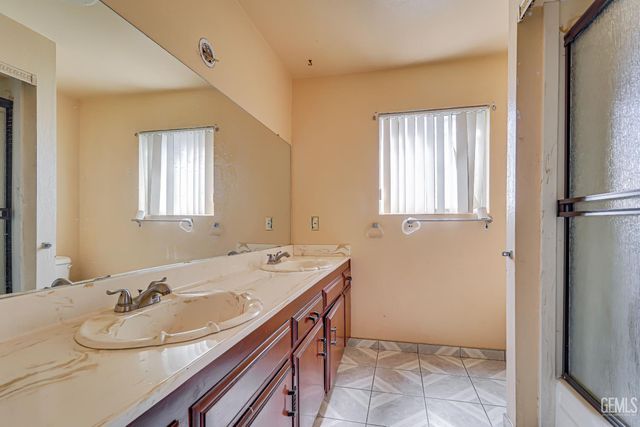 2101 S Julian Avenue, Bakersfield, CA 93304