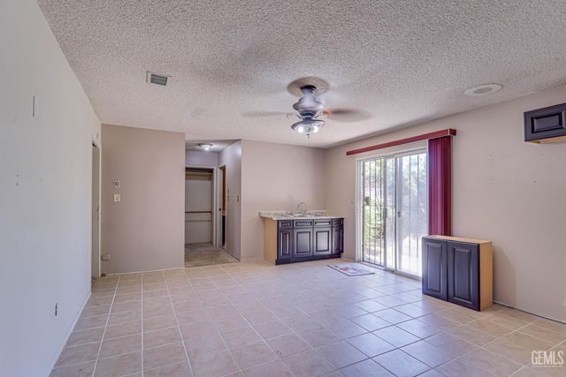 2101 S Julian Avenue, Bakersfield, CA 93304