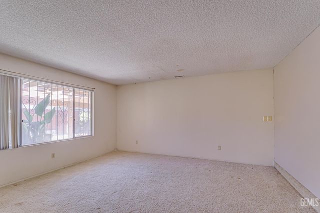 2101 S Julian Avenue, Bakersfield, CA 93304
