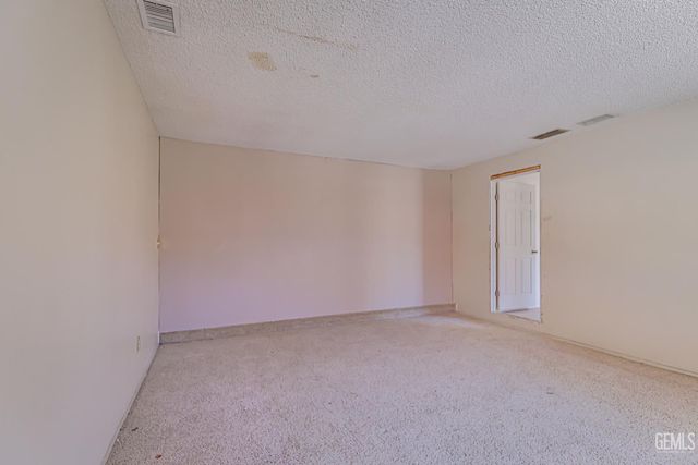 2101 S Julian Avenue, Bakersfield, CA 93304