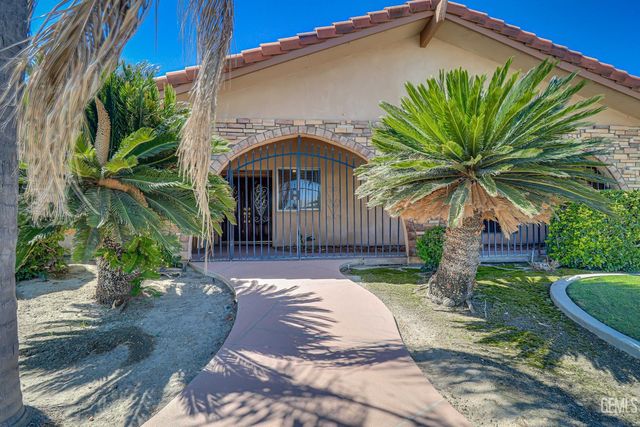 2101 S Julian Avenue, Bakersfield, CA 93304