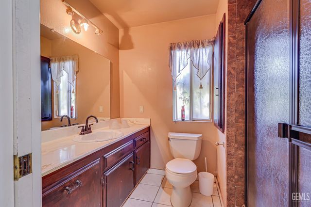 2101 S Julian Avenue, Bakersfield, CA 93304